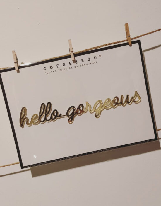 Goegezegd muurquote: Hello Gorgeous: Zwart/goud