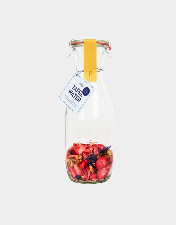 Pineut tafelwater: Aardbei jasmijn en korenbloem