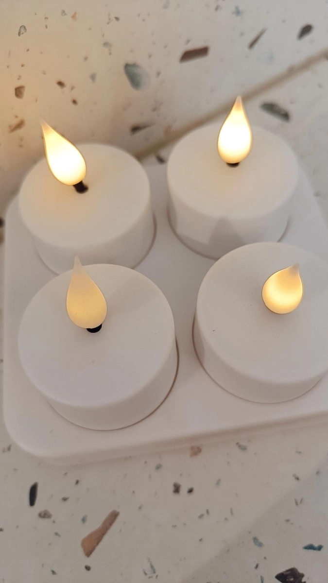 Räder: Set 4 oplaadbare theelichtjes