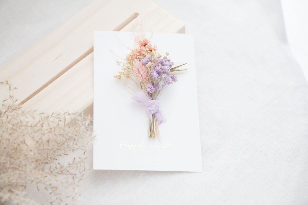 Cocoomade: Kaartje met droogbloemen: Happily ever after