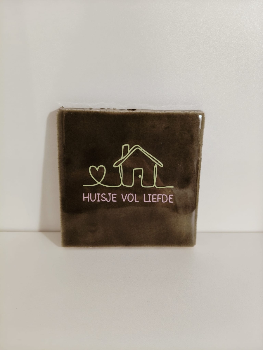 Keramieken tegeltje: 'Huisje vol liefde' (nieuw) Olijf/lime