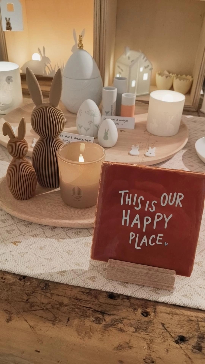 Keramieken tegeltje: 'Happy place' terra/lichtblauw