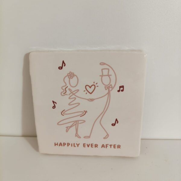 Keramieken tegeltje: 'Happily ever after' Crème/nude roze