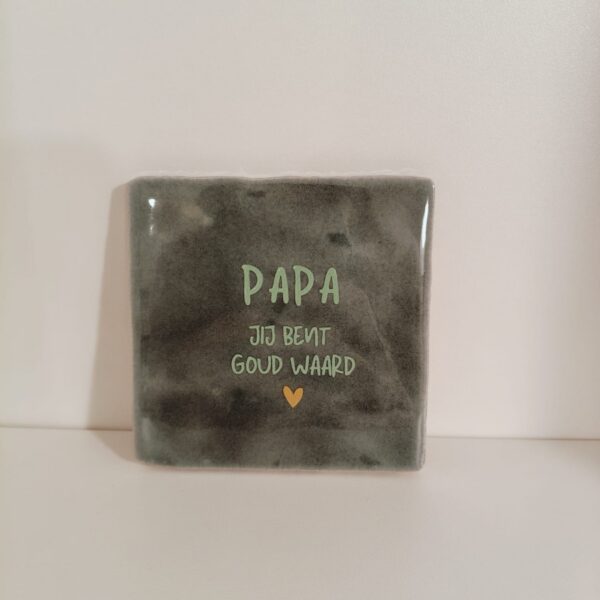 Keramieken tegeltje: 'Papa goud waard': Zeegroen/mint
