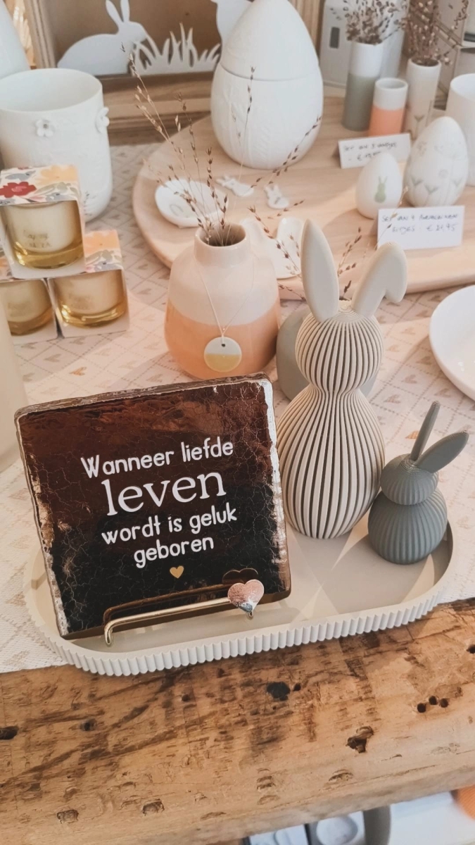 Keramieken tegeltje: 'Wanneer liefde leven wordt' terra/crème
