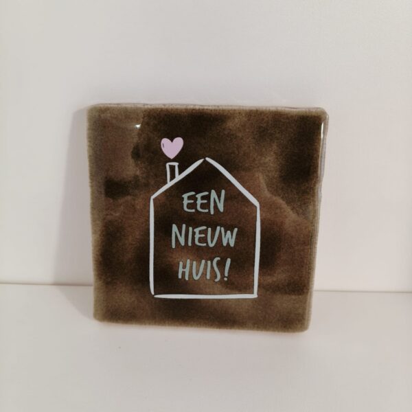 Keramieken tegeltje: 'Een nieuw huis' olijf/mint
