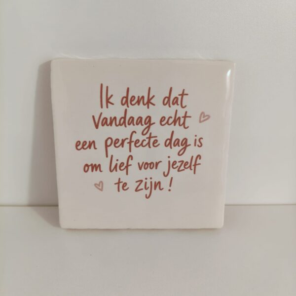 Keramieken tegeltje: 'Perfecte dag' crème/taupe