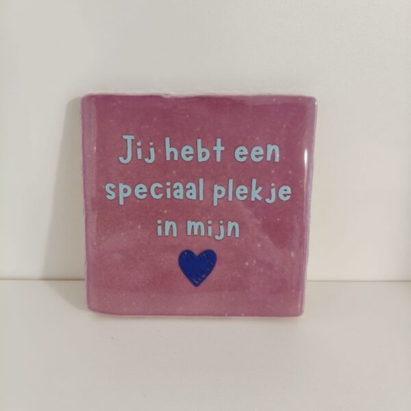 Keramieken tegeltje: 'Speciaal plekje in mijn hart' lila/blauw