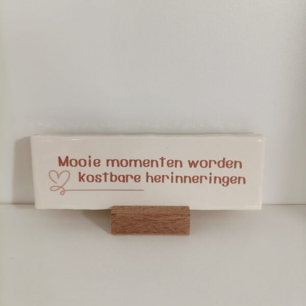 Langwerpig tegeltje: 'Kostbare herinneringen' crème/taupe