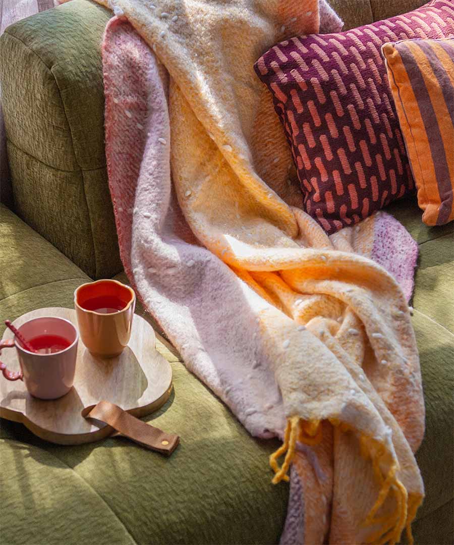Return to sender: Plaid met beborduurde bloemen roze