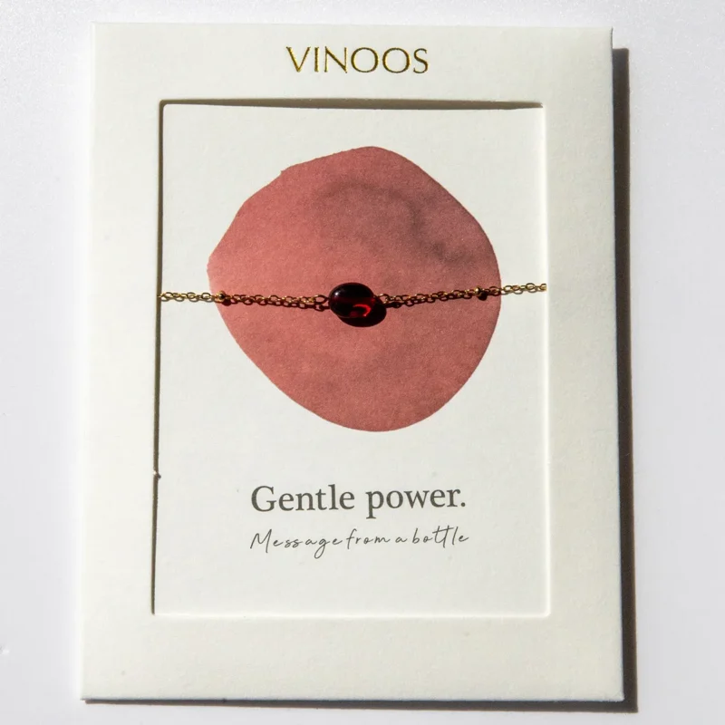 Vinoos: Armbandje 'Gentle power' donker rood