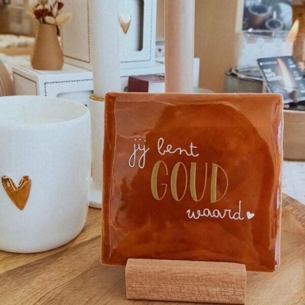Display voor keramieken tegeltje: klein hout