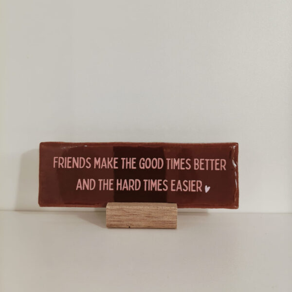 Langwerpig tegeltje: 'Friends make' Burg