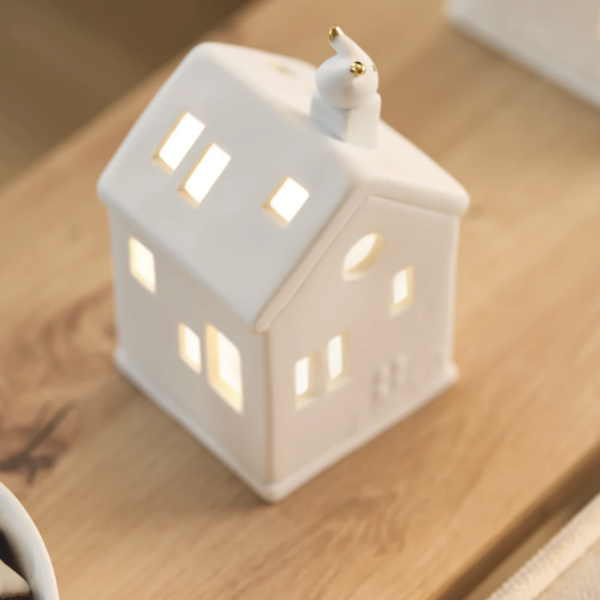 Räder: Huisje met kerstman in schouw