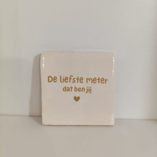 Keramieken tegeltje: 'Liefste meter' crème/goud